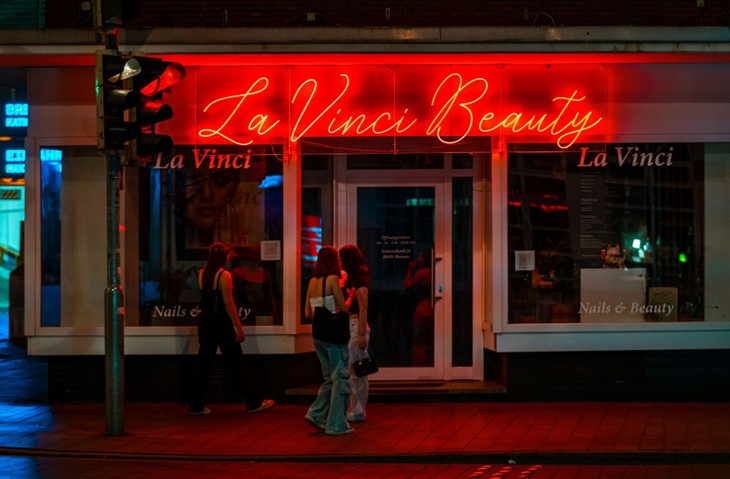 Buchstaben und Licht: Warum Neon im Gedächtnis bleibt